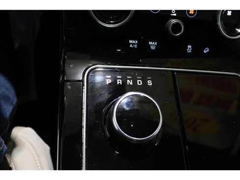 Used 2019 Land Rover Range Rover Velar R-Dynamic SE image 36