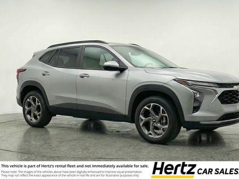 Used 2025 Chevrolet Trax LT image 1