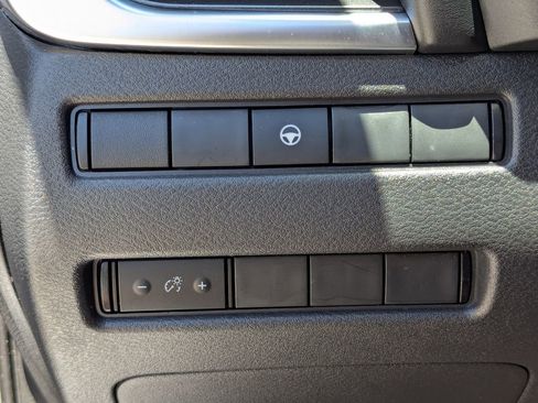 Used 2022 Nissan Rogue SV AWD/4WD image 30