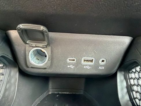 Used 2023 Chevrolet TrailBlazer LT FWD image 28