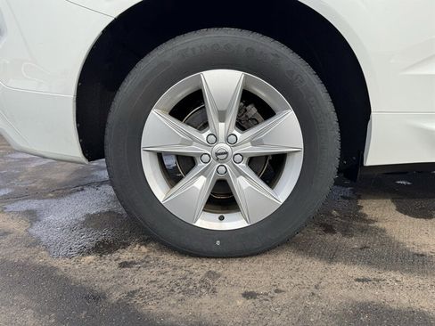 Used 2022 Volvo XC60 B5 Momentum image 25