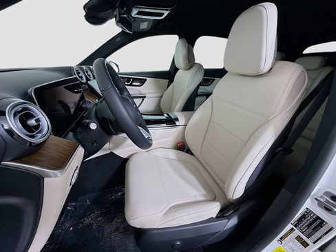 Used 2025 Mercedes-Benz GLC 350e 4MATIC image 22