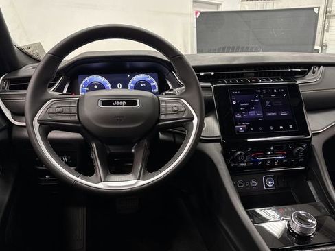 New 2025 Jeep Grand Cherokee L Altitude image 5