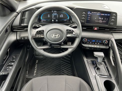 Certified 2025 Hyundai Elantra Sport FWD image 14