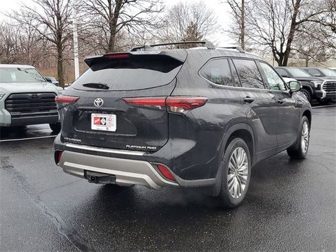 New 2026 Toyota Highlander Platinum image 4