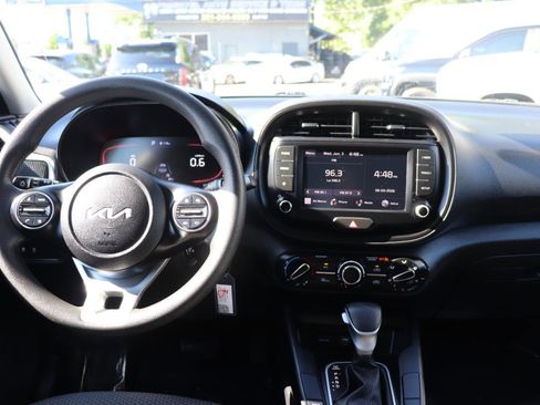 Used 2023 Kia Soul LX FWD image 17