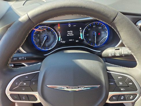 Used 2022 Chrysler Pacifica Touring-L image 22