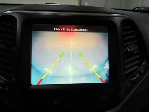 Used 2018 Jeep Cherokee Latitude image 20