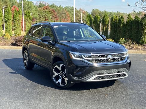 Used 2023 Volkswagen Taos SEL image 2