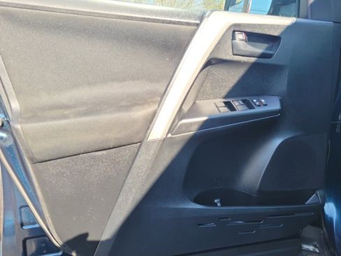 Used 2017 Toyota RAV4 LE image 18