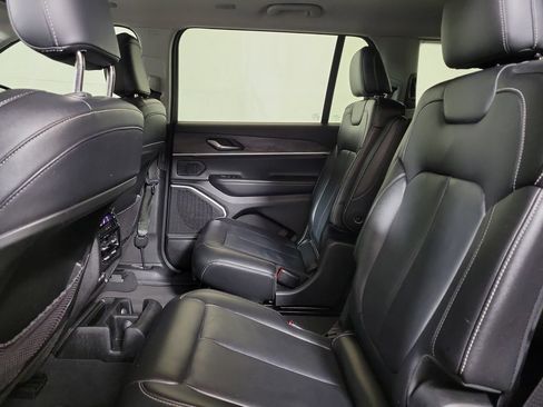 Used 2022 Jeep Grand Cherokee L Limited AWD/4WD image 23