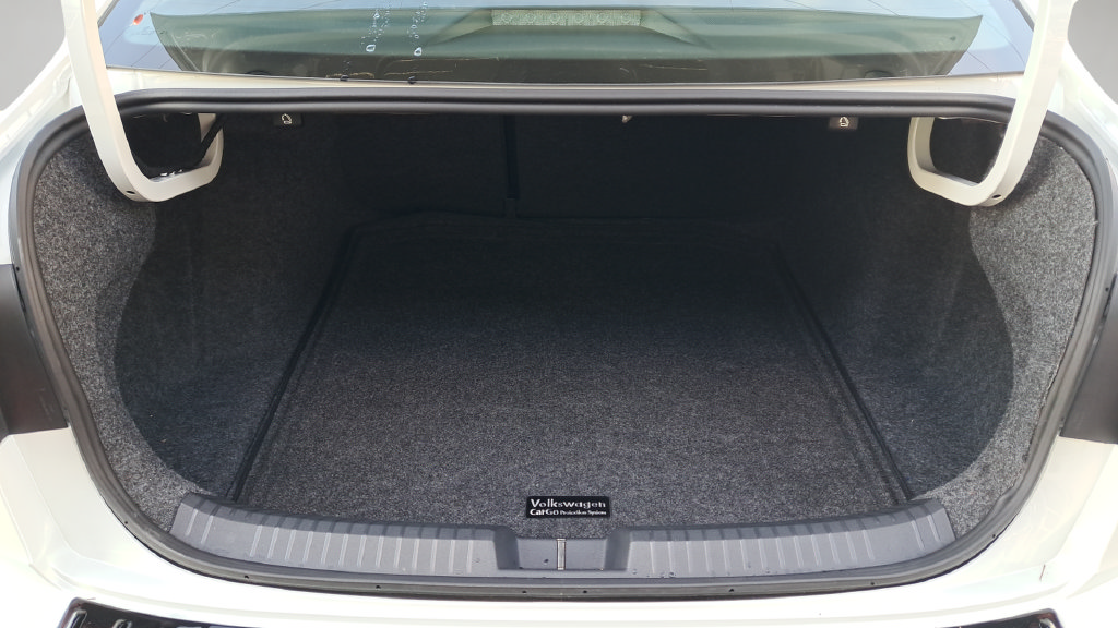 Used 2025 Volkswagen Jetta SE FWD image 18