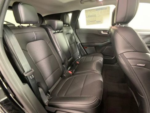 Used 2025 Ford Escape SE image 25