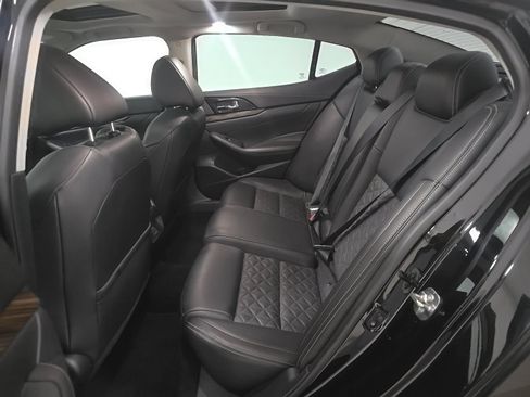 Used 2018 Nissan Maxima Platinum FWD image 5