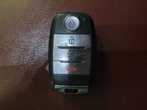 Used 2018 Kia Sorento SX image 32