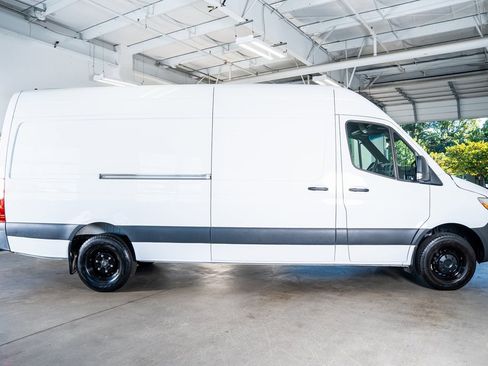 Used 2022 Mercedes-Benz Sprinter 3500 image 5