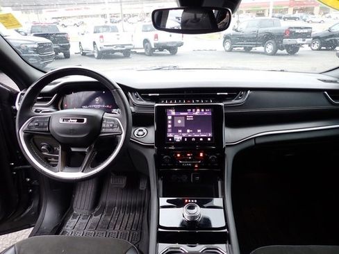 Used 2023 Jeep Grand Cherokee L Laredo image 17