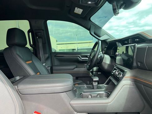 Used 2025 GMC Sierra 1500 AT4 w/ AT4 Premium Package AWD/4WD image 6
