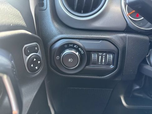 Used 2022 Jeep Wrangler Sport AWD/4WD image 13