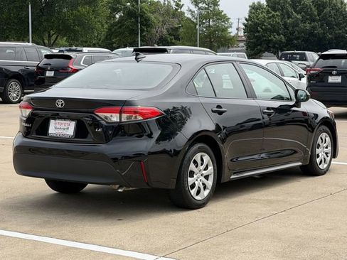 Used 2025 Toyota Corolla LE FWD image 4