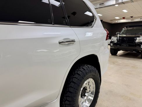 Used 2016 Lexus LX 570 4WD w/ Luxury Package image 15