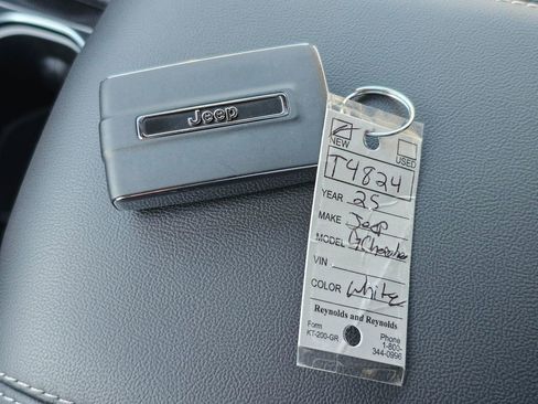 New 2025 Jeep Grand Cherokee Altitude image 31