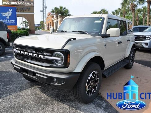 New 2026 Ford Bronco Outer Banks AWD/4WD image 1