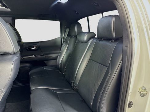 Used 2018 Toyota Tacoma SR5 AWD/4WD image 26