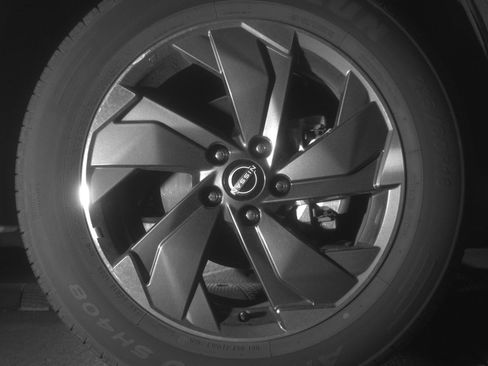 Used 2025 Nissan Rogue SV FWD image 13