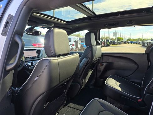 New 2026 Chrysler Pacifica Limited image 10