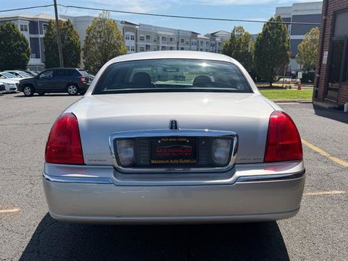 Used 2009 Lincoln Town Car Signature Limited RWD image 11
