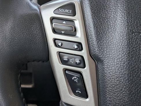 Used 2017 Nissan Titan SV image 25