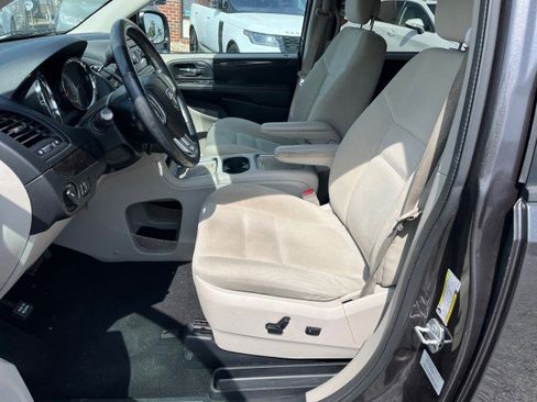 Used 2015 Dodge Grand Caravan SXT w/ UConnect Hands-Free Group FWD image 12