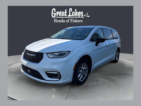 Used 2024 Chrysler Pacifica Touring-L FWD image 1