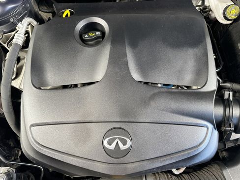 Used 2018 INFINITI QX30 Premium w/ Navigation Package AWD/4WD image 31