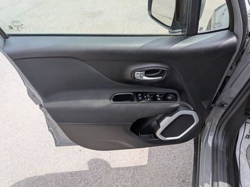Used 2021 Jeep Renegade Latitude w/ Convenience Group AWD/4WD image 6