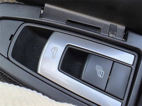 Used 2017 Mercedes-Benz SLC 43 AMG image 21