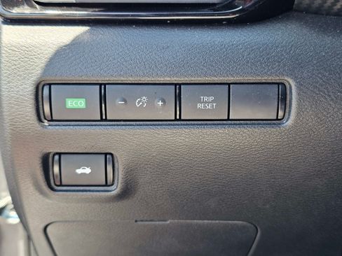 Used 2024 Nissan Sentra SV FWD image 17