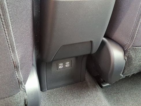 Used 2025 Toyota Prius LE FWD image 12