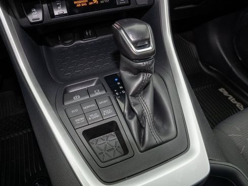 Used 2019 Toyota RAV4 XLE image 19