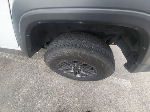 Used 2025 Jeep Wrangler Sport S image 6