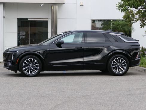 Certified 2024 Cadillac Lyriq Sport AWD/4WD image 2