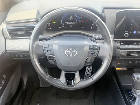 Used 2025 Toyota Camry SE w/ Convenience Package FWD image 11