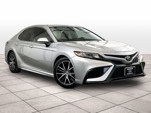 Used 2023 Toyota Camry SE FWD image 2