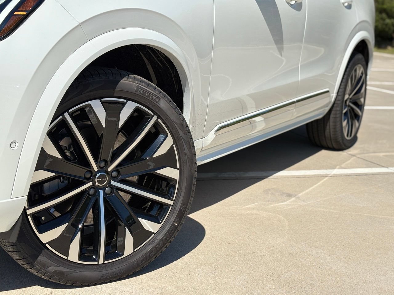 New 2026 Volvo XC90 B6 Plus w/ Protection Package Premier AWD/4WD image 9