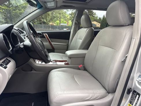 Used 2013 Toyota Highlander Limited image 9