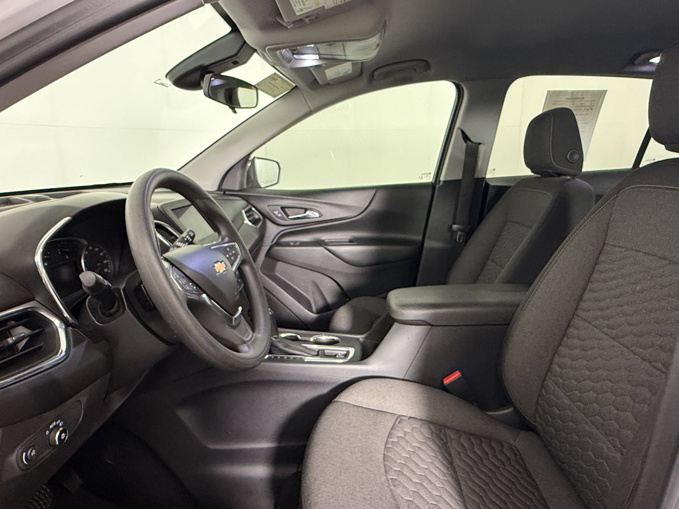Used 2020 Chevrolet Equinox LT FWD image 24