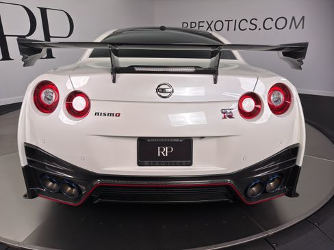 Used 2021 Nissan GT-R NISMO AWD/4WD image 14