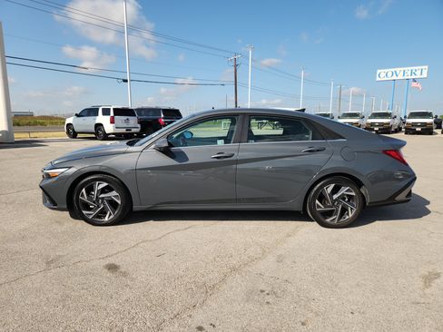 Used 2024 Hyundai Elantra Limited FWD image 4