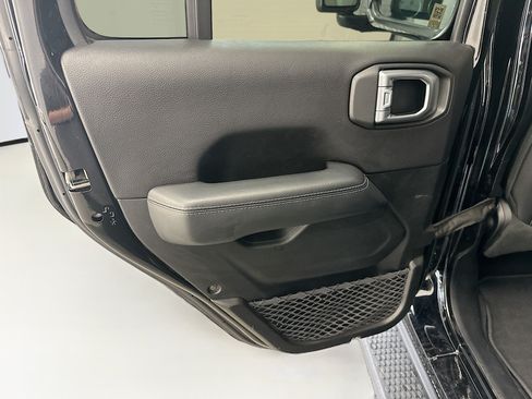 Used 2020 Jeep Wrangler Unlimited Sahara AWD/4WD image 27